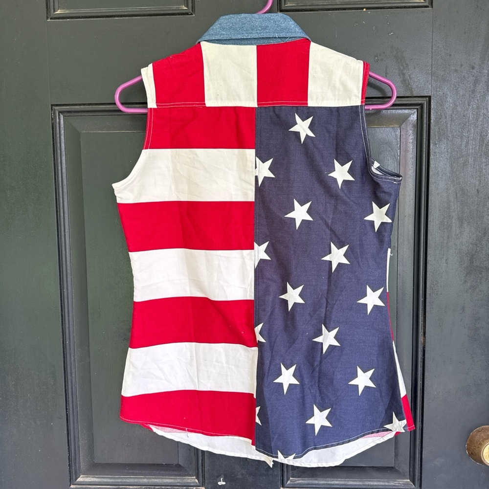 Roper Sleeveless American Flag Button-Up Top in Red, White & Blue - Picture 4 of 5